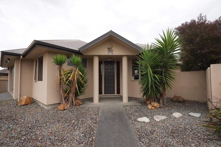 Photo of property in 21 Cleveland Heights, Kelvin Grove, Palmerston North, 4414