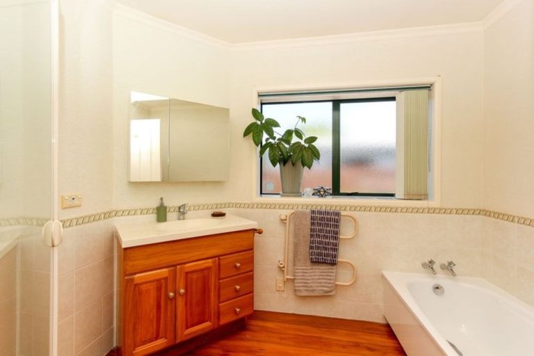 Photo of property in 537 Richmond Road, Lepperton, New Plymouth, 4373