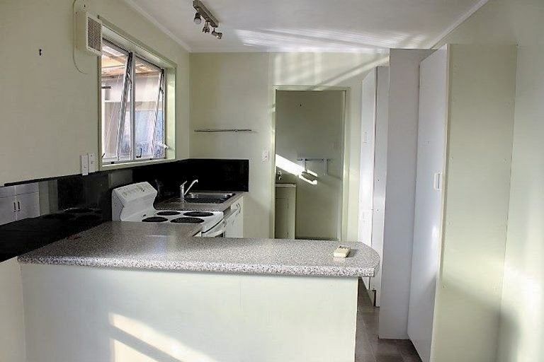 Photo of property in 21 Lisa Rise, Half Moon Bay, Auckland, 2012