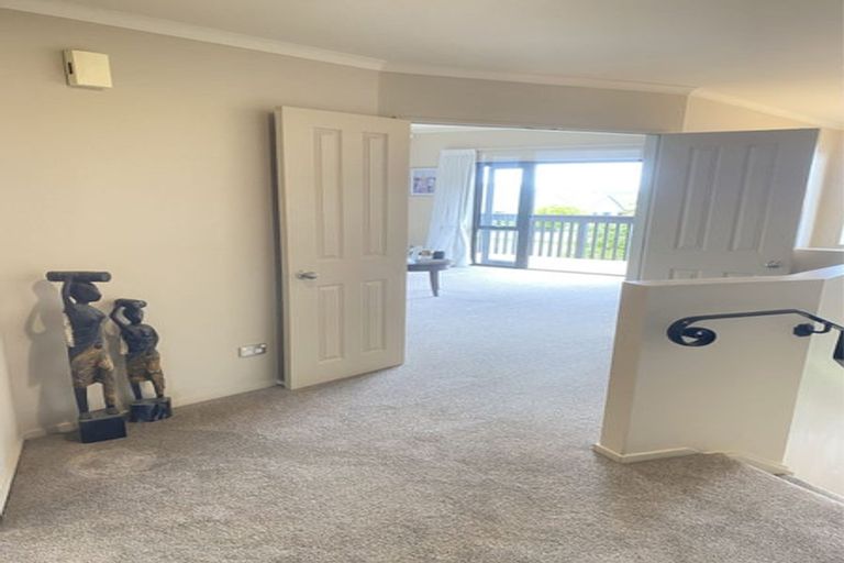 Photo of property in 2 Ellivani Rise, Pukekohe, 2120