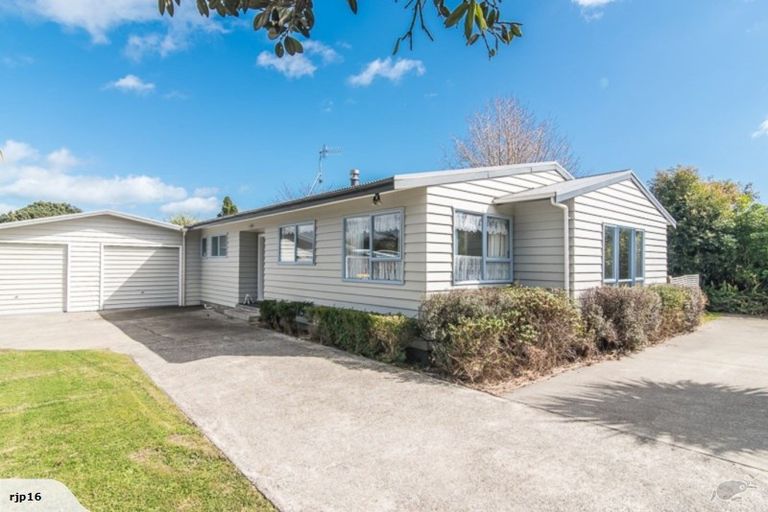 Photo of property in 320 Te Moana Road, Waikanae, 5036
