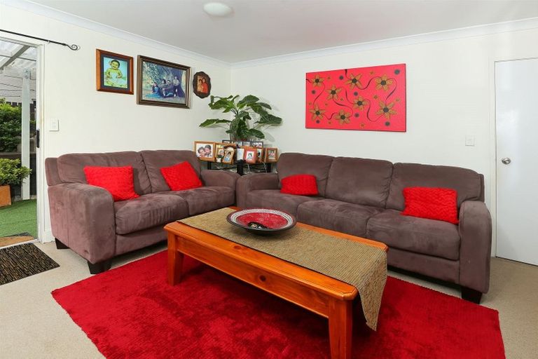 Photo of property in 1/3185 Great North Road, New Lynn, Auckland, 0600