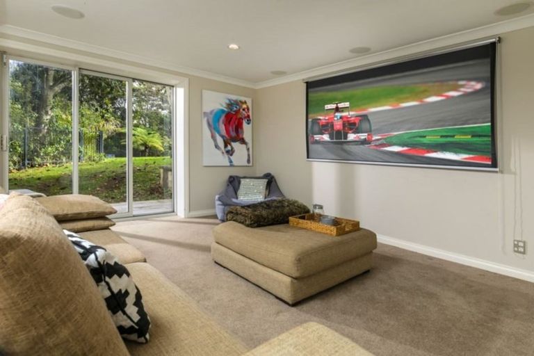 Photo of property in 21 Churchouse Road, Greenhithe, Auckland, 0632