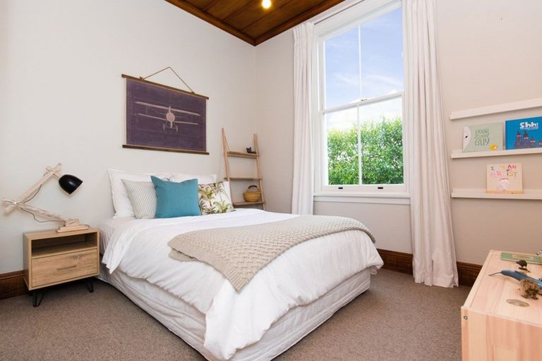 Photo of property in 6 Neeve Road, Taradale, Napier, 4112