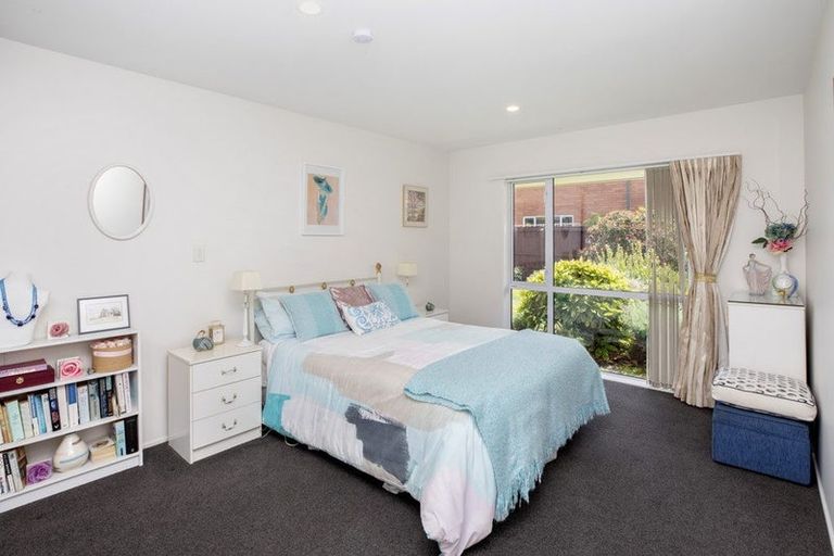 Photo of property in 9 Tavistock Place, Russley, Christchurch, 8042