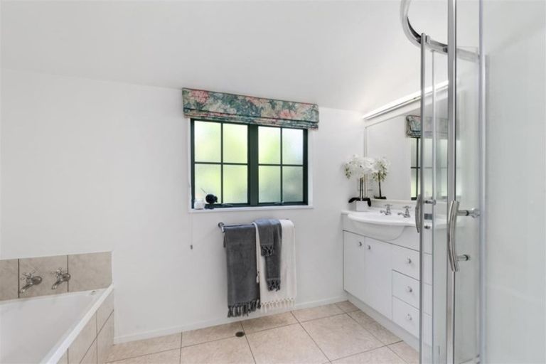 Photo of property in 42a Rangatira Road, Birkenhead, Auckland, 0626