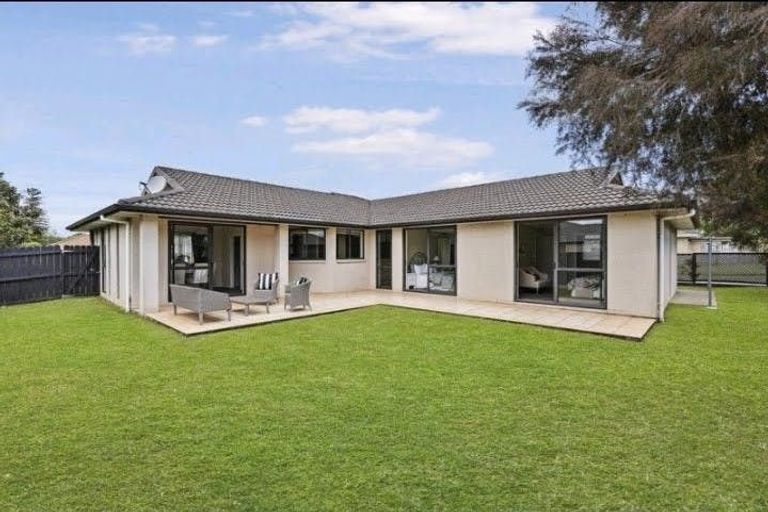 Photo of property in 19 Corrofin Drive, East Tamaki, Auckland, 2013