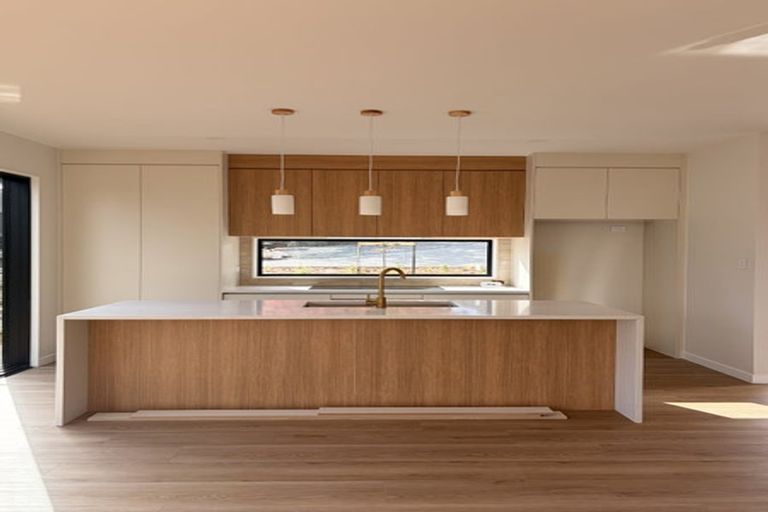 Photo of property in 1/82 Upper Harbour Drive, Greenhithe, Auckland, 0632