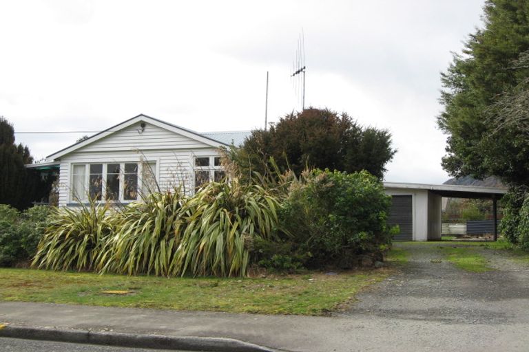 Photo of property in 5 Brunner Street, Murchison, 7007