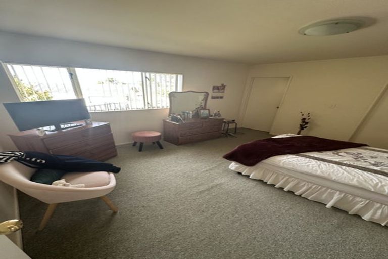 Photo of property in 36 Barbados Drive, Unsworth Heights, Auckland, 0632