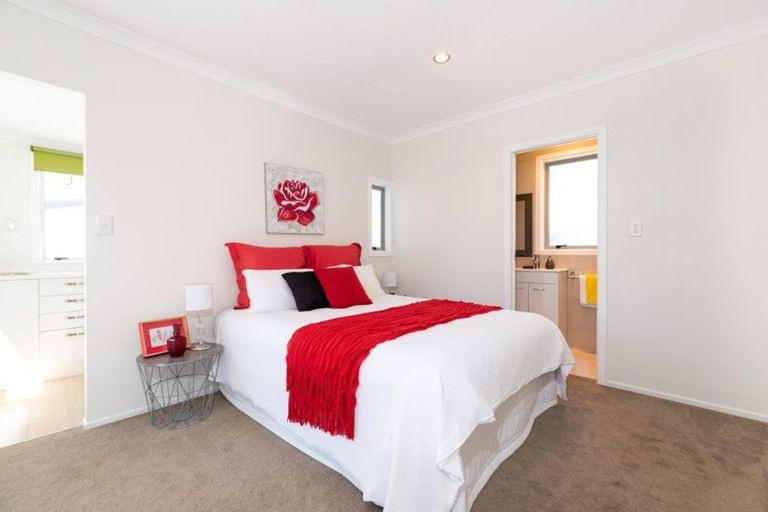 Photo of property in 1/29 Humphrey Kemp Avenue, Henderson, Auckland, 0612