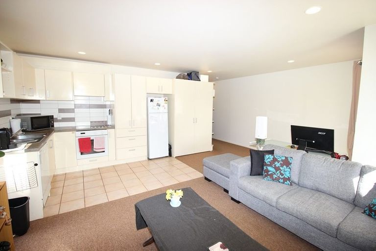 Photo of property in 2/57 Gladstone Road, Northcote, Auckland, 0627