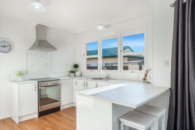 Photo of property in 42 Storey Avenue, Forest Lake, Hamilton, 3200