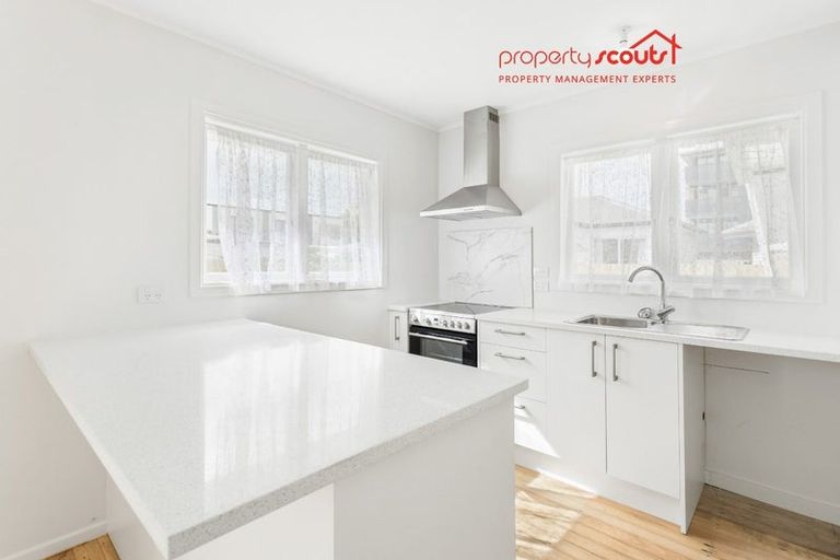 Photo of property in 16 Serjeant Street, Henderson, Auckland, 0612