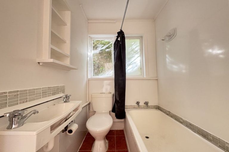 Photo of property in 2/51 Barnard Street, Wadestown, Wellington, 6012