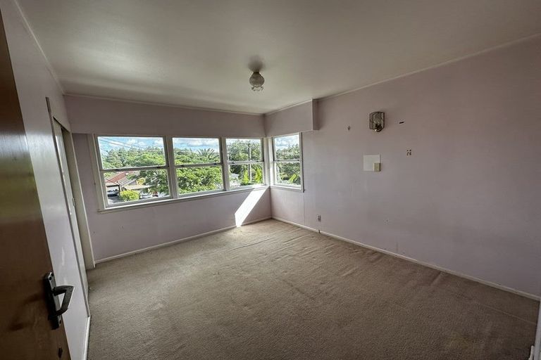 Photo of property in 42 Ocean View Road, Northcote, Auckland, 0627