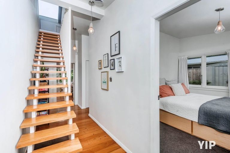 Photo of property in 11 Lyndfield Lane, Newlands, Wellington, 6037