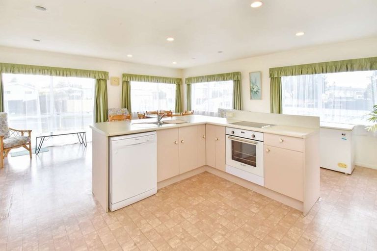 Photo of property in 25 Addington Avenue, Manurewa, Auckland, 2102