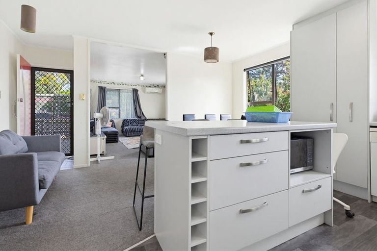 Photo of property in 9 Panzic Place, Glen Eden, Auckland, 0602
