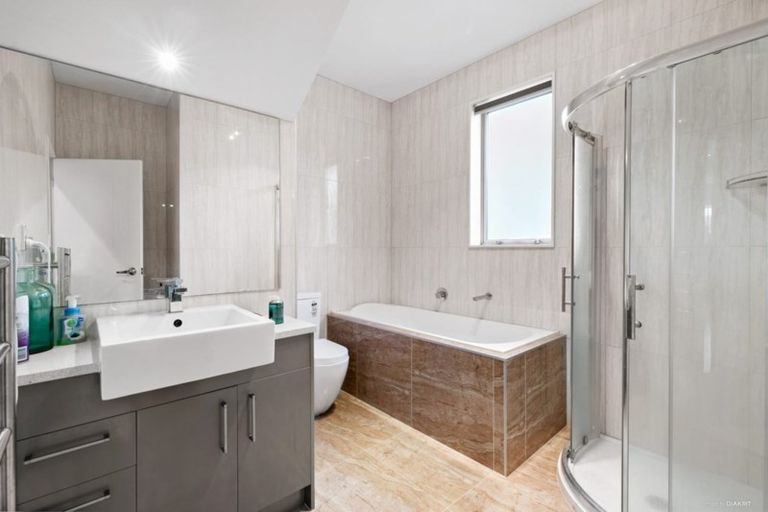 Photo of property in 135a Tiroroa Avenue, Te Atatu South, Auckland, 0610