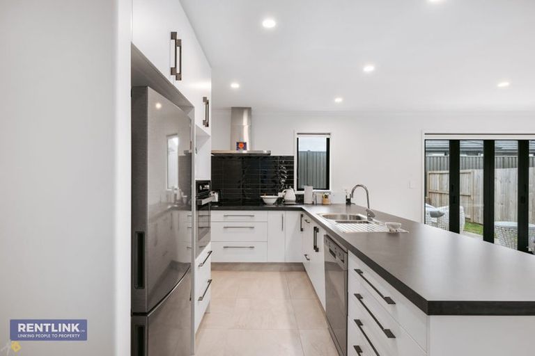 Photo of property in 28 Trans Tasman Way, Pyes Pa, Tauranga, 3112