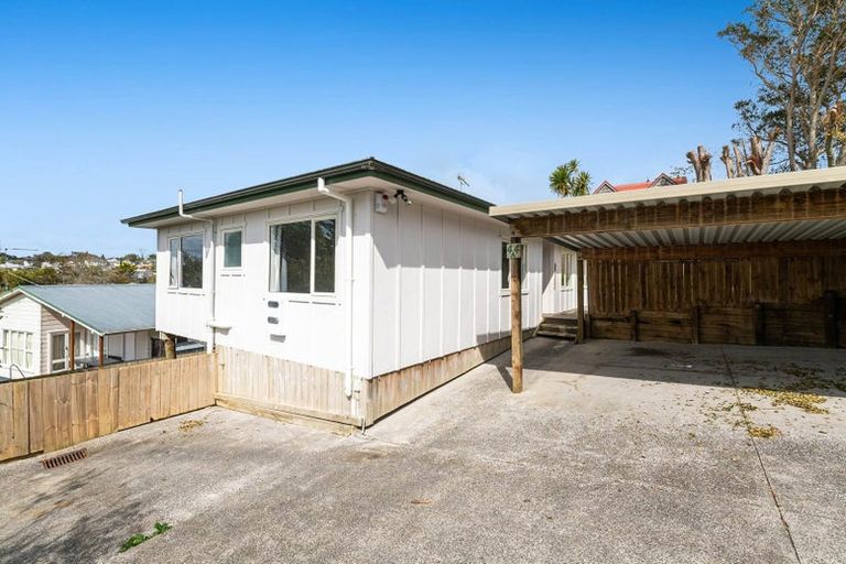 Photo of property in 2/44 Lysander Crescent, Beach Haven, Auckland, 0626