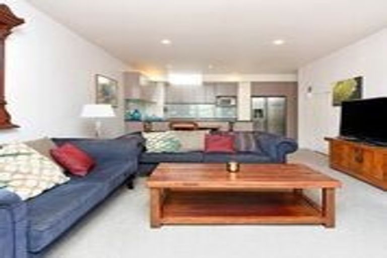 Photo of property in Henry Walton Flats, 4/2 Upper Queen Street, Auckland Central, Auckland, 1010