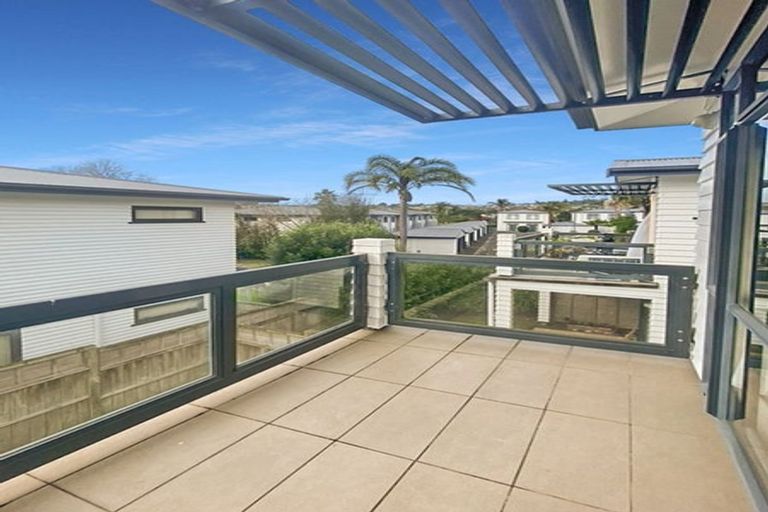 Photo of property in 140/2 Armoy Drive, East Tamaki, Auckland, 2016