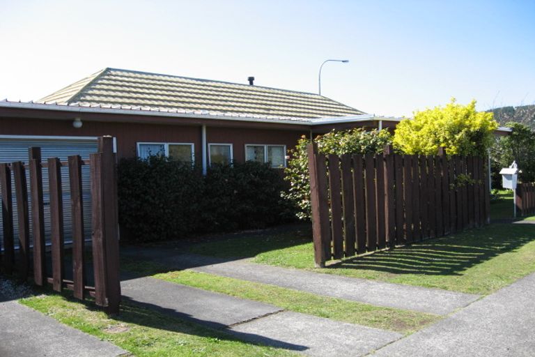 Photo of property in 2 Cypress Grove, Paraparaumu, 5032