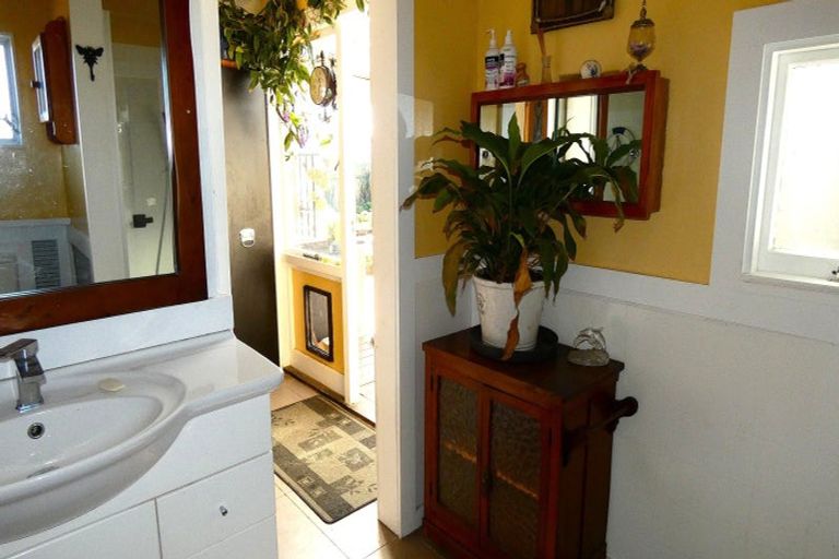Photo of property in 123 Queen Street, Westport, 7825
