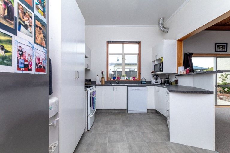 Photo of property in 24 Park Street, Winton, 9720