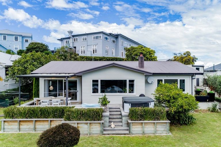 Photo of property in 7 Clyde Road, Bluff Hill, Napier, 4110