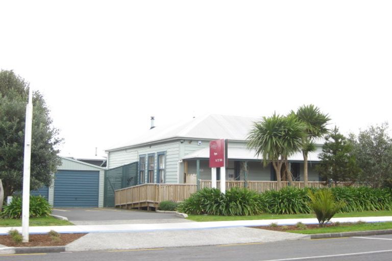 Photo of property in 1156a South Road, Oakura, 4314