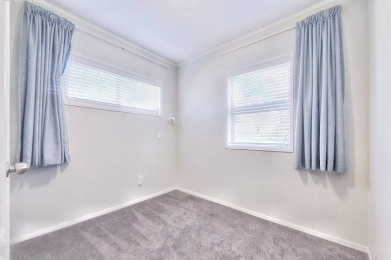 Photo of property in 19a Northcross Drive, Oteha, Auckland, 0632