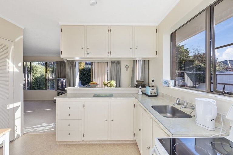 Photo of property in 2/59 Kowhai Avenue, Ebdentown, Upper Hutt, 5018