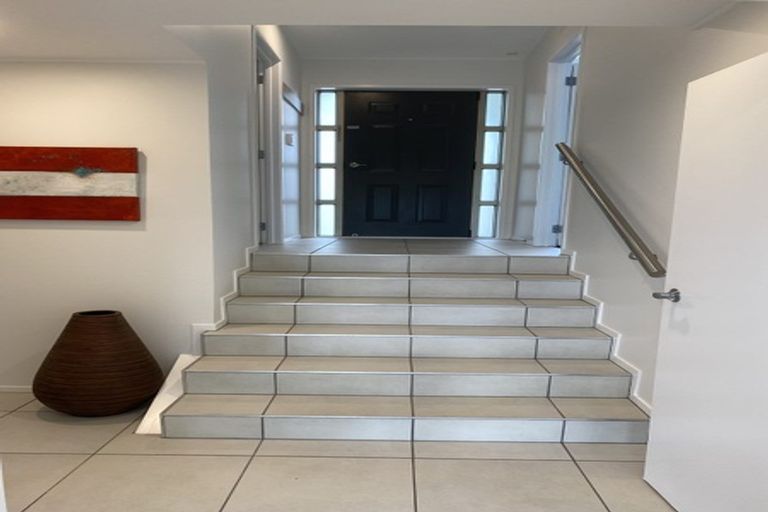 Photo of property in 8 Diosma Place, Botany Downs, Auckland, 2010