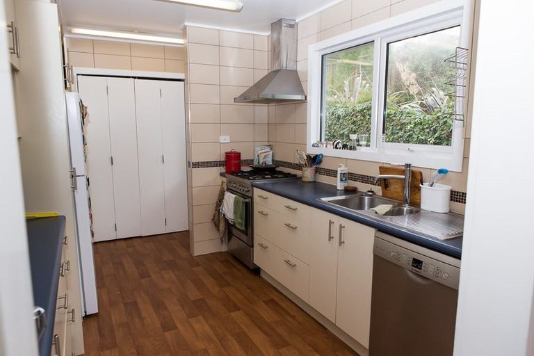 Photo of property in 15 Gloaming Hill, Titahi Bay, Porirua, 5022