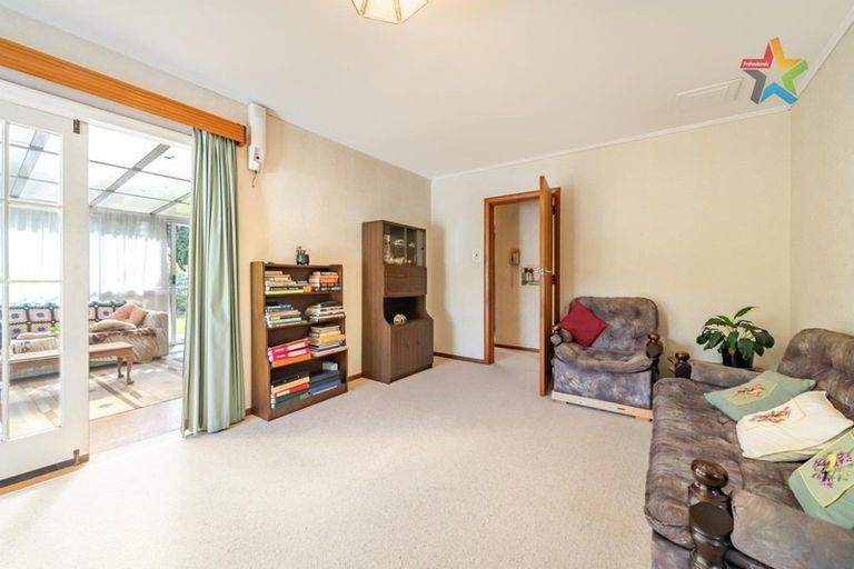 Photo of property in 5 Rawhiti Street, Stokes Valley, Lower Hutt, 5019