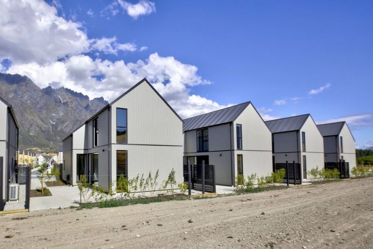 Photo of property in 45 Casterway Crescent, Jacks Point, 9371