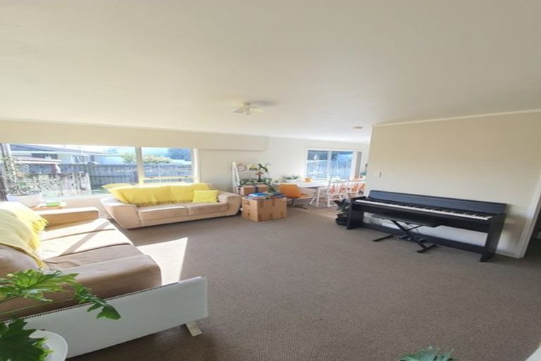 Photo of property in 25b Waimana Road, Conifer Grove, Takanini, 2112