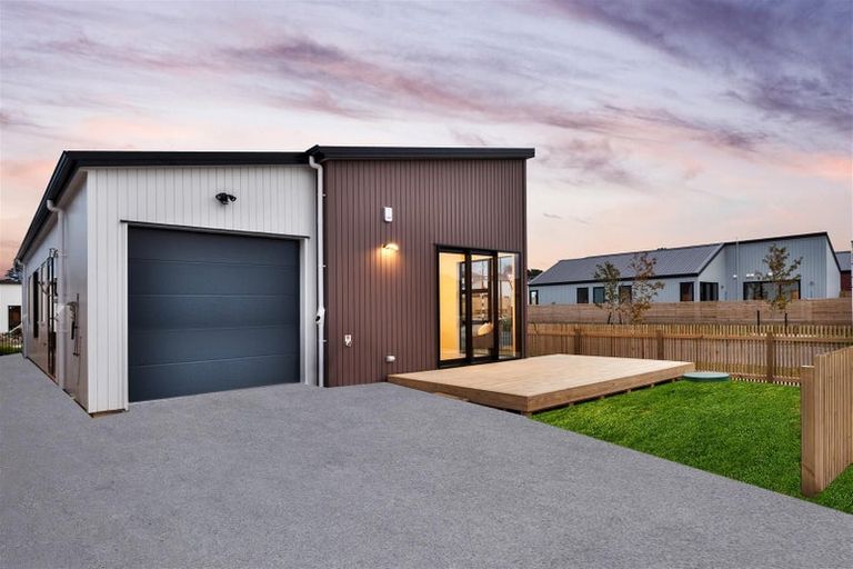 Photo of property in 16 Taiororua Avenue, Massey, Auckland, 0614