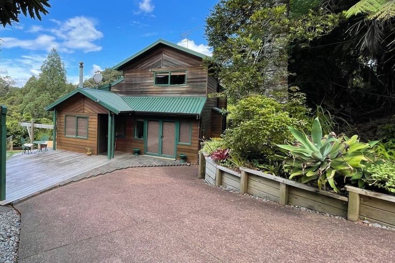 Photo of property in 214 Shaw Road, Oratia, Auckland, 0604