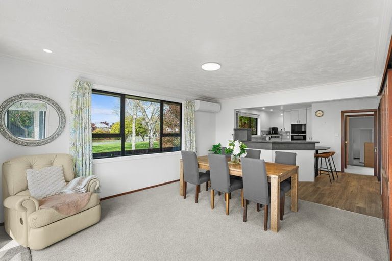 Photo of property in 42 Camberwell Place, Avonhead, Christchurch, 8042
