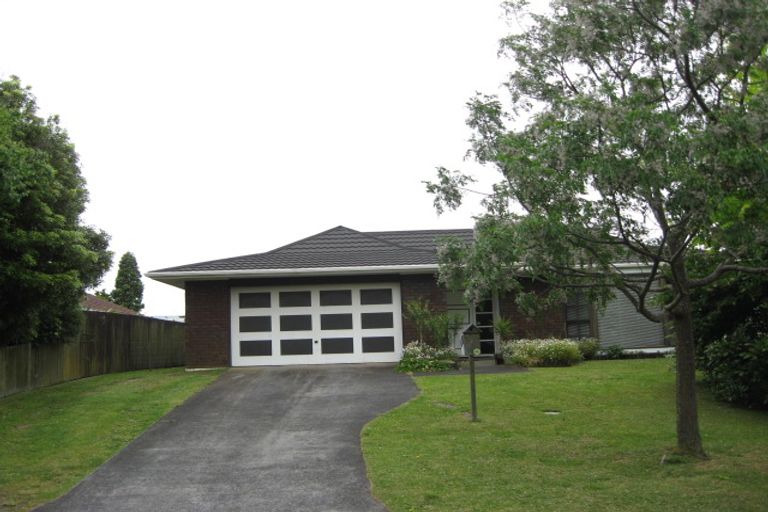 Photo of property in 3 Donzella Place, Conifer Grove, Takanini, 2112