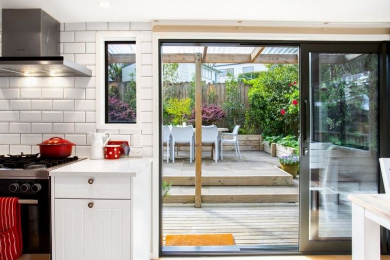 Photo of property in 4 Oldham Place, Browns Bay, Auckland, 0630