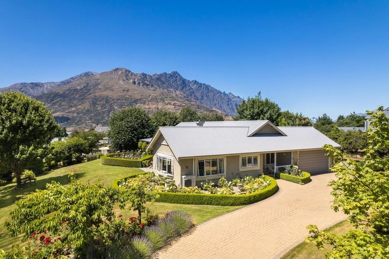 Photo of property in 33 Ferry Hill Drive, Lower Shotover, Queenstown, 9371