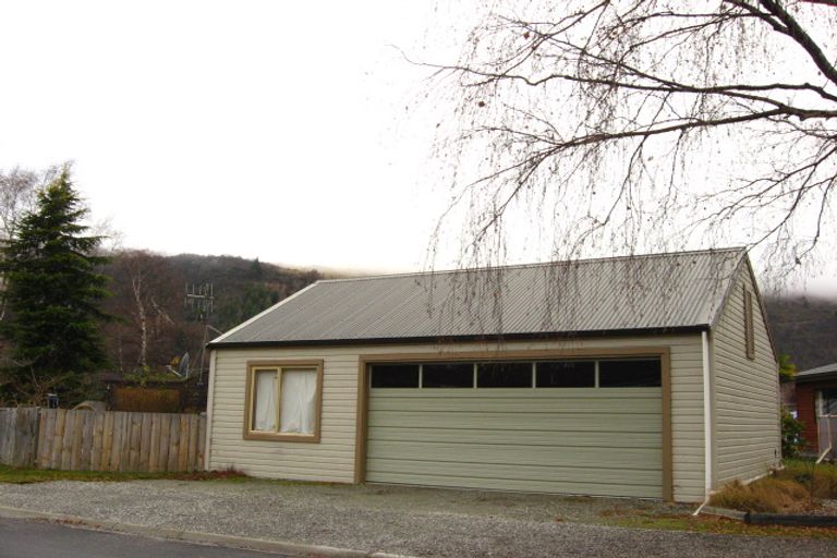 Photo of property in 60 Adamson Drive, Arrowtown, 9302