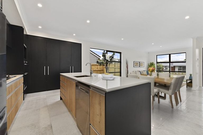 Photo of property in 4 Taikura Avenue, Red Beach, 0932