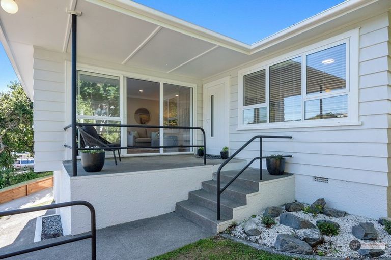 Photo of property in 1 Pembroke Street, Tawa, Wellington, 5028