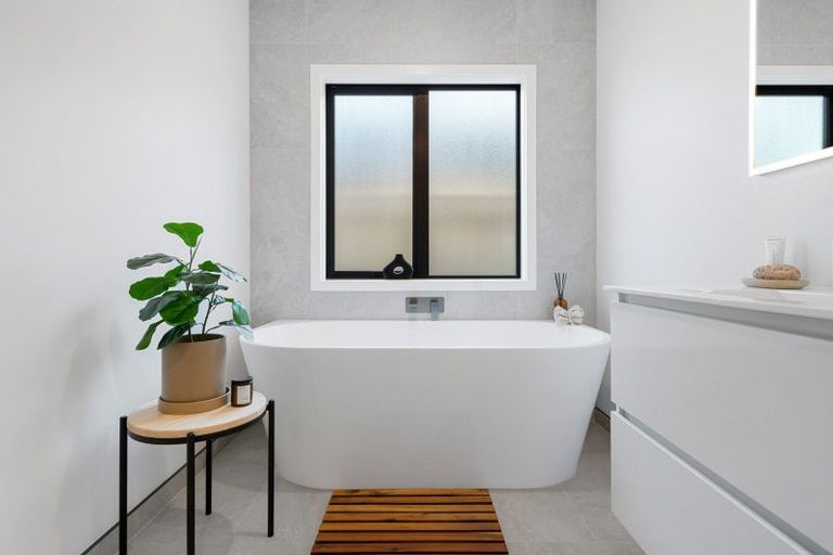 Photo of property in 8 Kakariki Crescent, Carterton, 5713